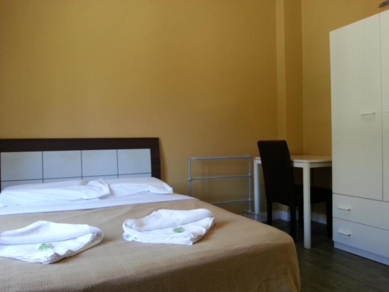 Double Room with Shared Bathroom image 2
