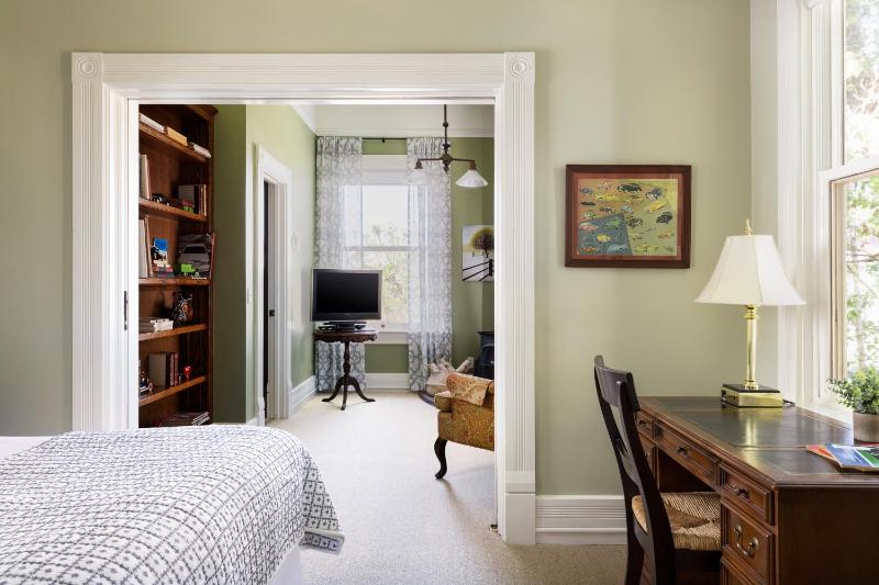 Superior Queen Room image 3