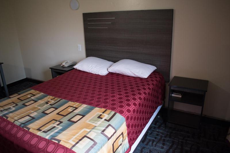 Queen Room - Non-Smoking