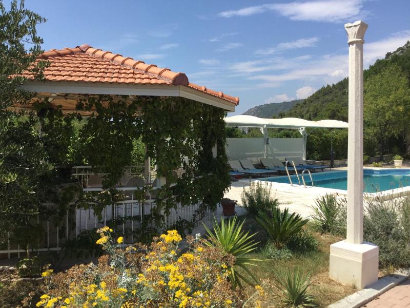 Four-Bedroom Villa with Sea View image 4