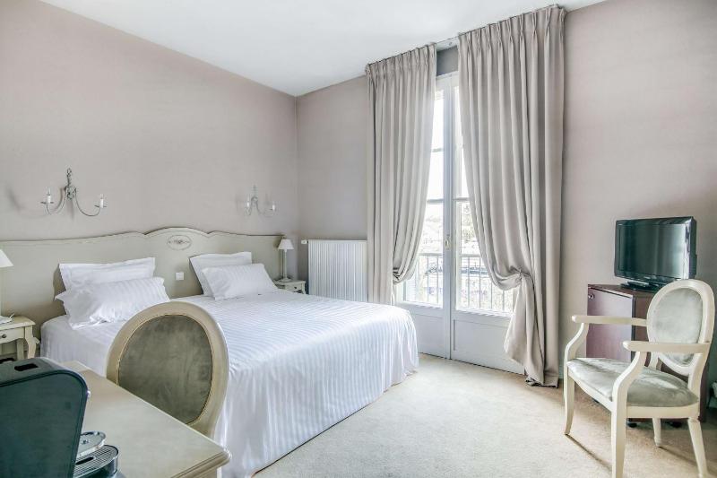 Privilege Room with King Bed and City View - Non-Smoking image 3