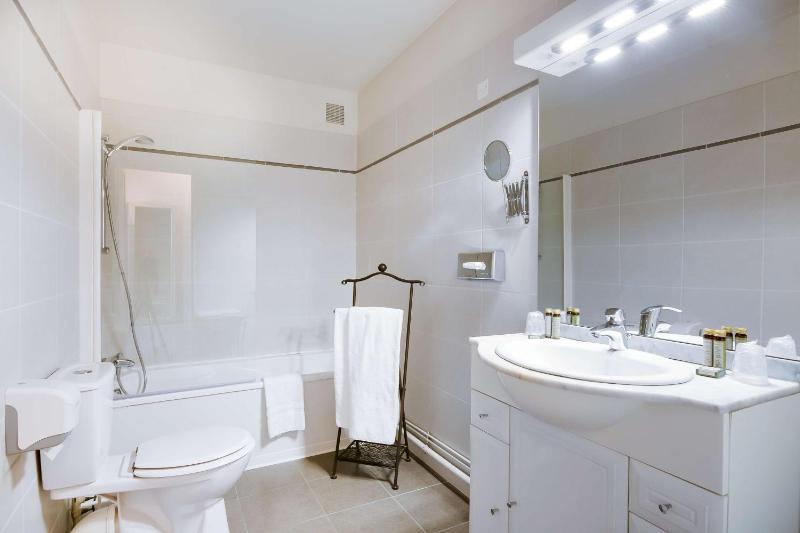 Privilege Room with King Bed and City View - Non-Smoking image 4