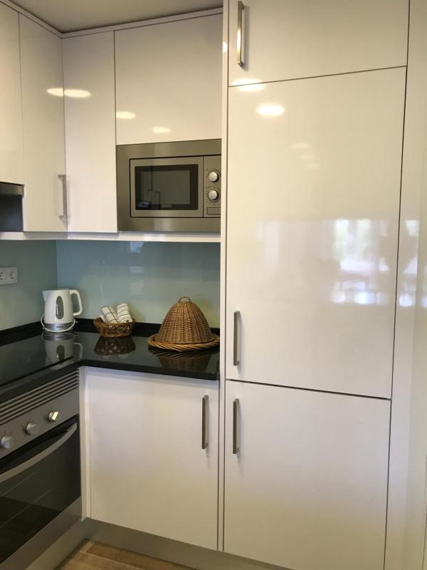 One-Bedroom Apartment image 3