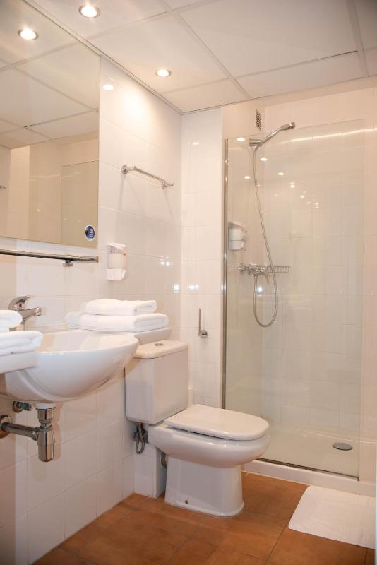 One-Bedroom Apartment with Garden View image 4