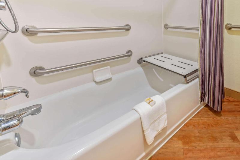 La Quinta Inn & Suites by Wyndham Tampa/Brandon West - image 21