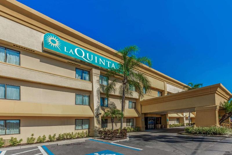 La Quinta Inn & Suites by Wyndham Tampa/Brandon West - image 12