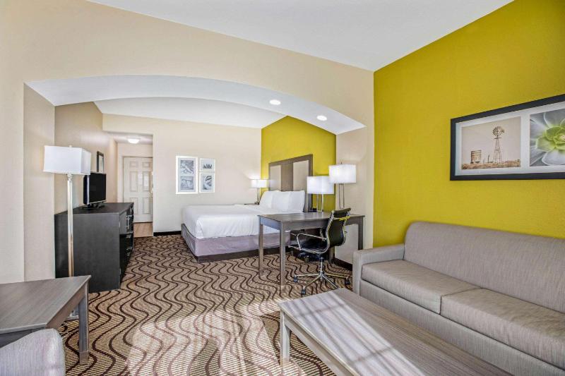 King Room with Sofa Bed image 2