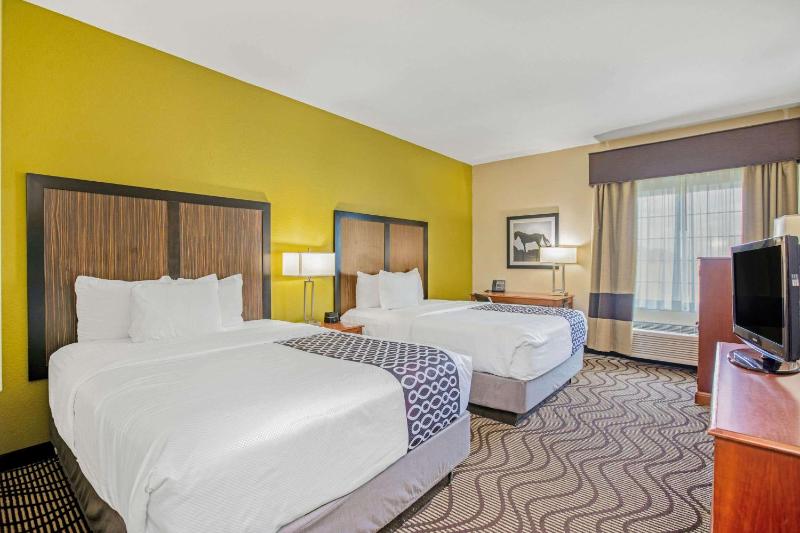 Queen Room with Two Queen Beds - Non-Smoking image 2