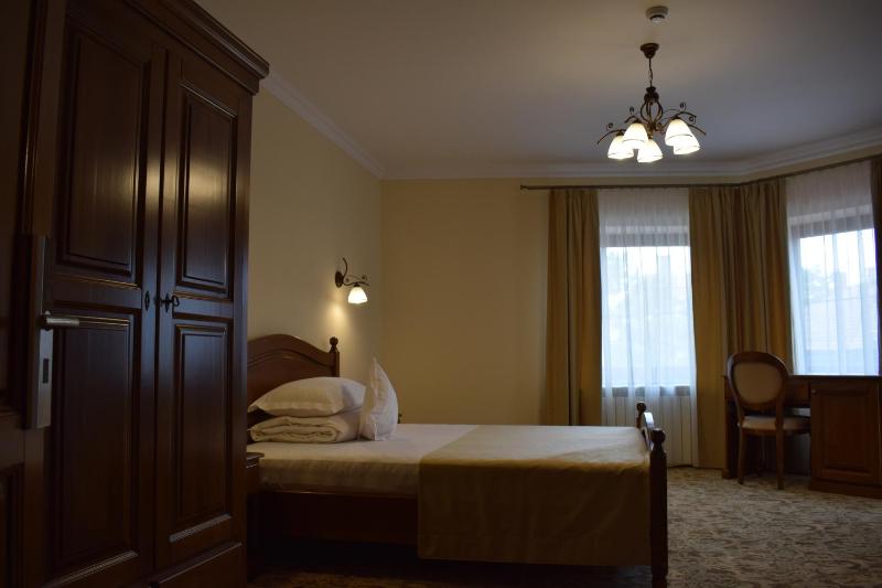 Deluxe Double Room with Balcony image 2