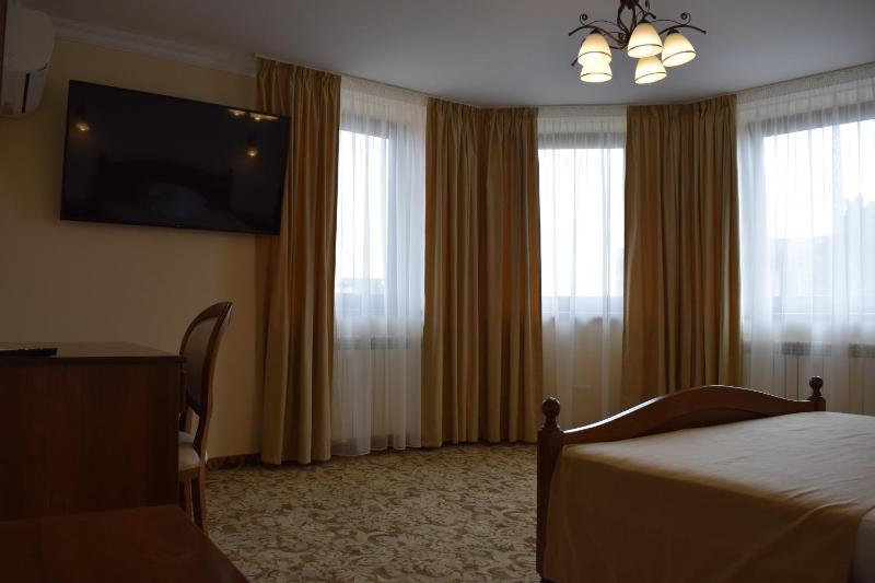Deluxe Queen Room image 4