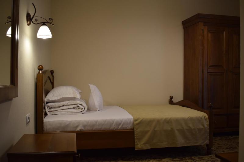 Standard Single Room image 3