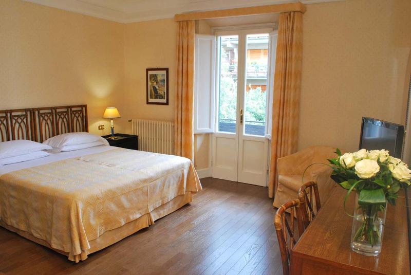 Classic Double or Twin Room image 4