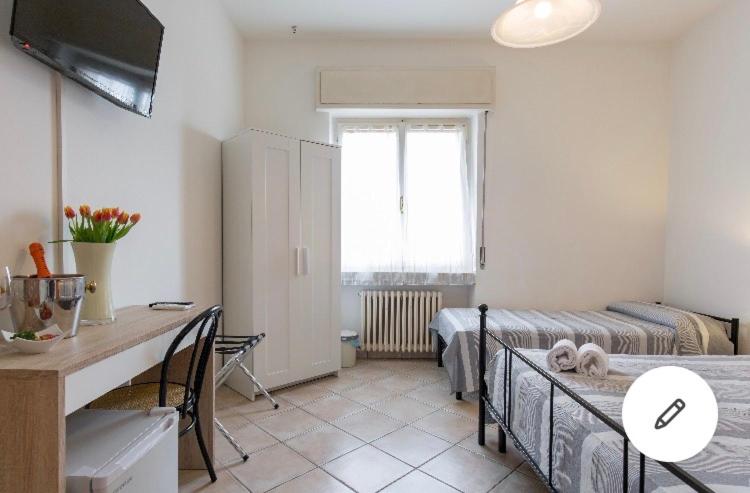 Double Room with Private Bathroom image 4