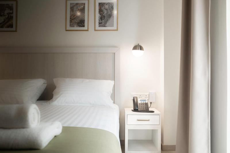 Deluxe Double Room with Balcony image 2