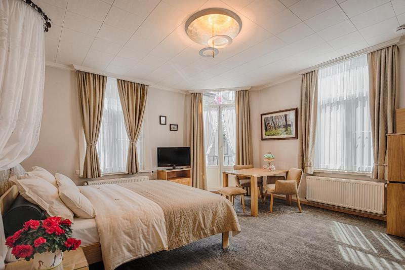 Suite with Balcony image 2