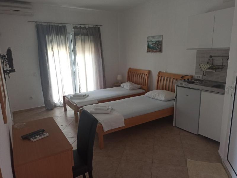 Deluxe Twin Room image 3