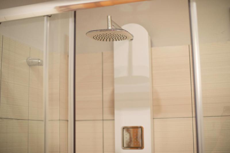 Suite with Hot Tub image 2