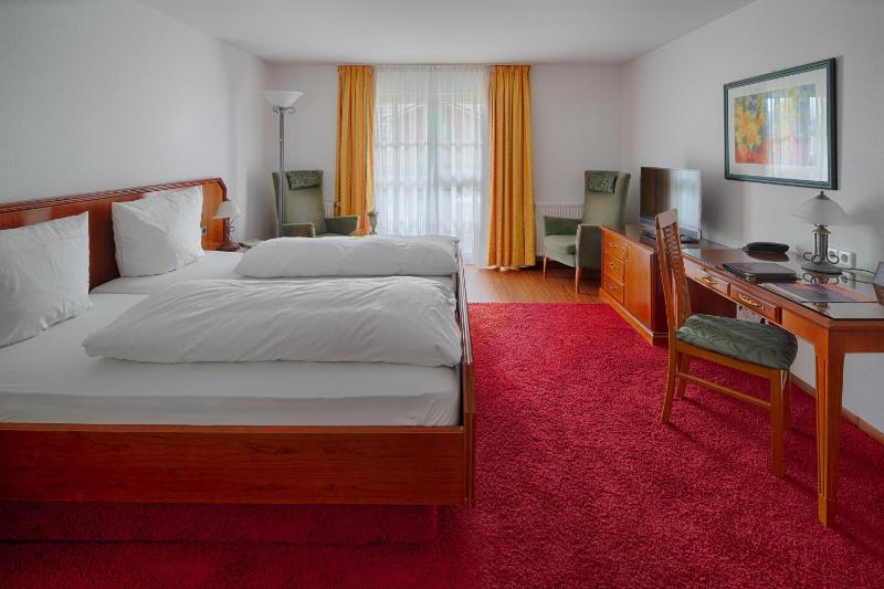 Double Room with Balcony image 2