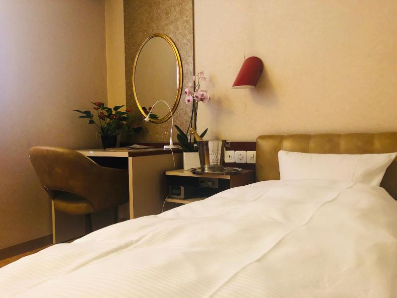 Double Room image 3