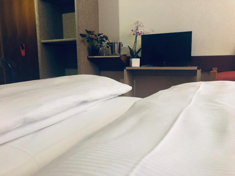 Double Room image 4