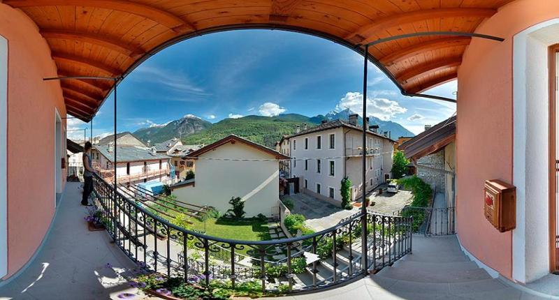 One-Bedroom Apartment image 3