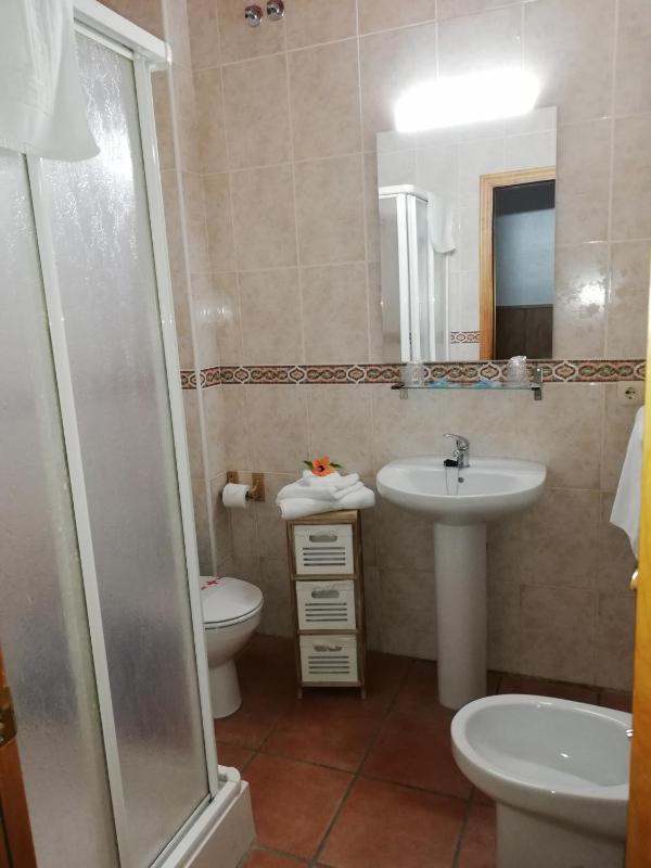 Standard Single Room with Shower image 3