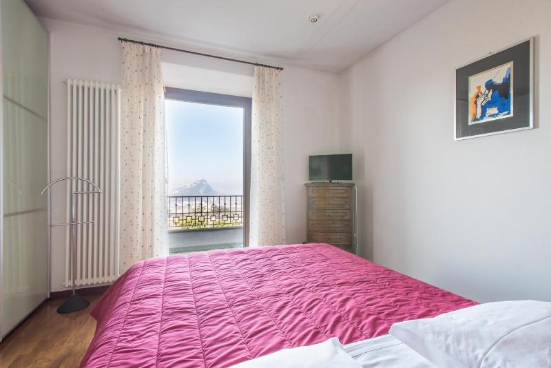 King Suite with Spa Bath image 3