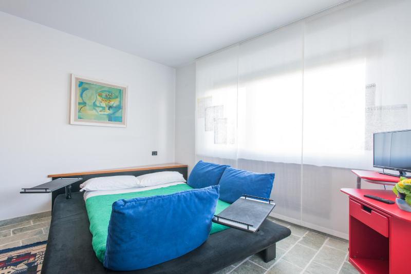 Queen Room with hydromassage shower and sauna image 3