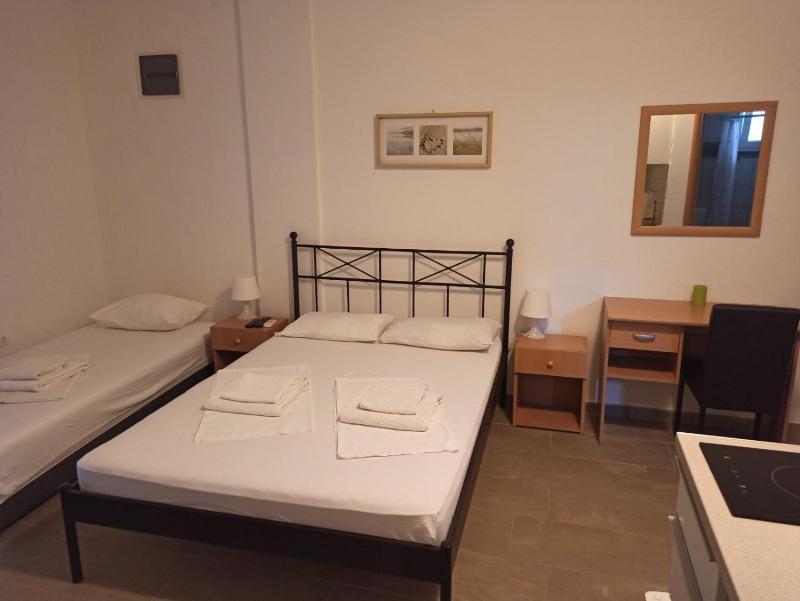 Deluxe Triple Room image 2