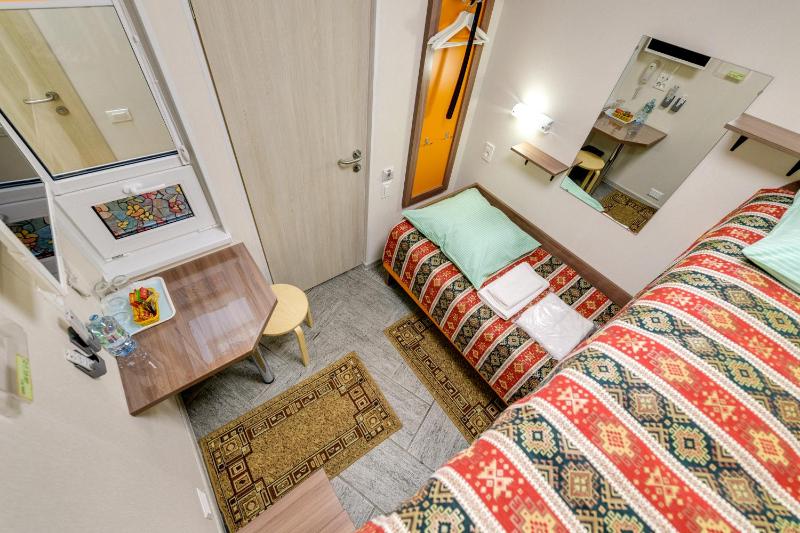 Twin Room image 3