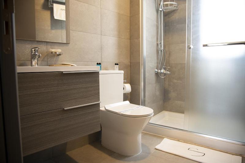 Deluxe Double Room image 3