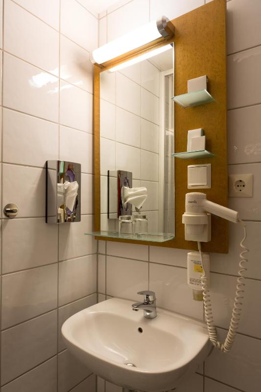 Double Room image 4