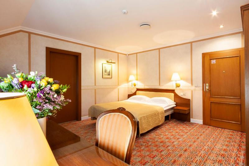 Luxury Quadruple Room image 1