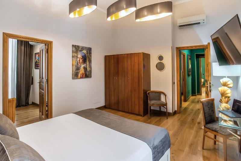 Classic Family Room image 3