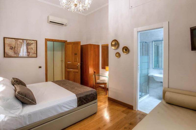 Double or Twin Room image 3