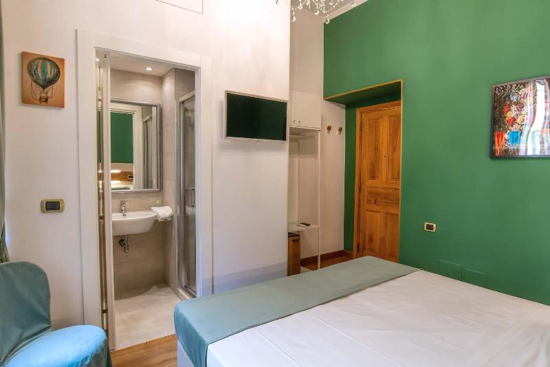 Economy Double Room image 4