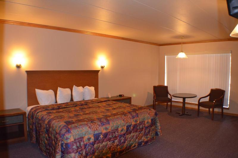 Standard King Room image 2