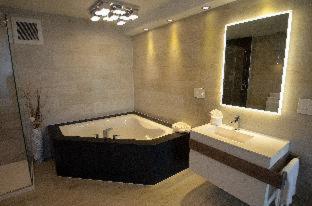 Room #7862920 image 3