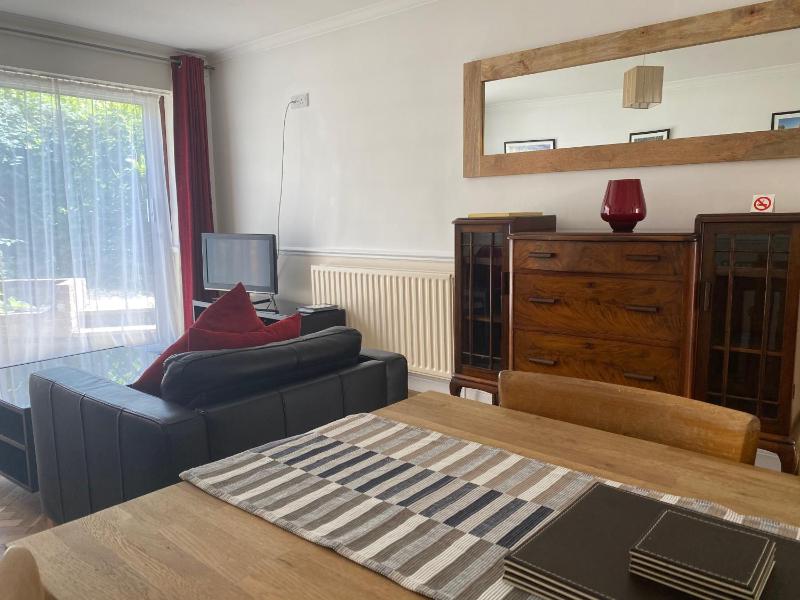 Large Executive Apartment  image 4