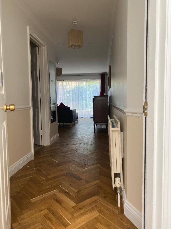 Large Executive Apartment  image 2