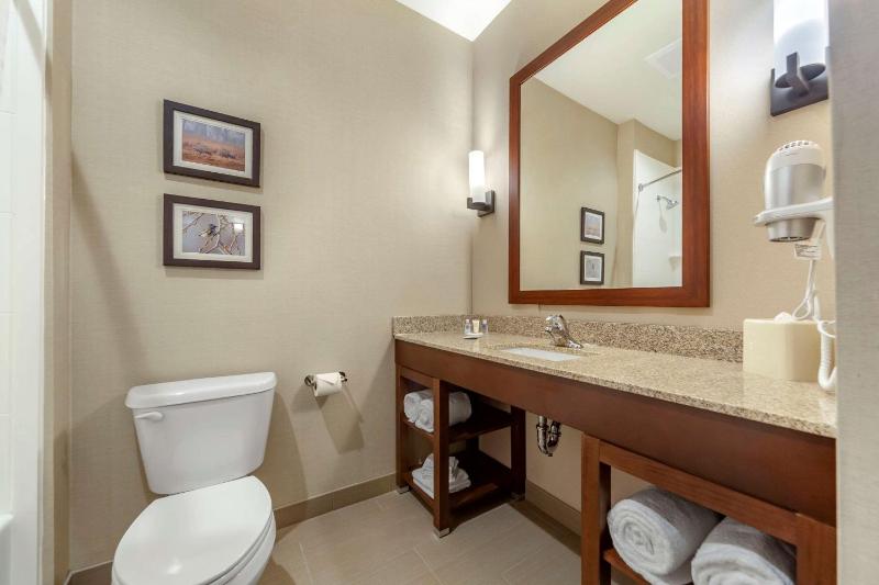 Queen Suite with Two Queen Beds - Non-Smoking image 2