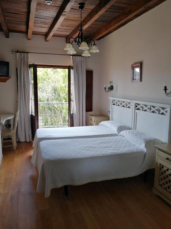 Double Room with Balcony image 1