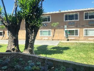 1 King Bed, Mobility Access Room, Stand Up Shower Only w/ Grab Bars, Non-Smoking image 3