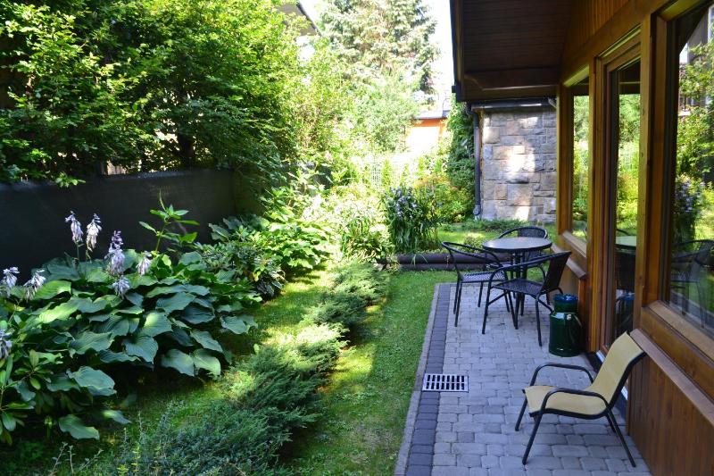 Apartment with Garden View 1 image 2