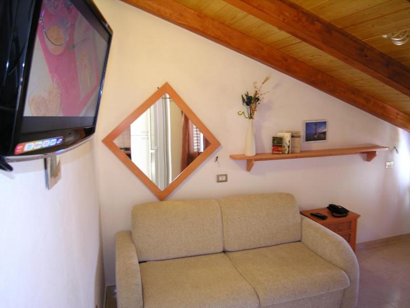 One-Bedroom Apartment image 4