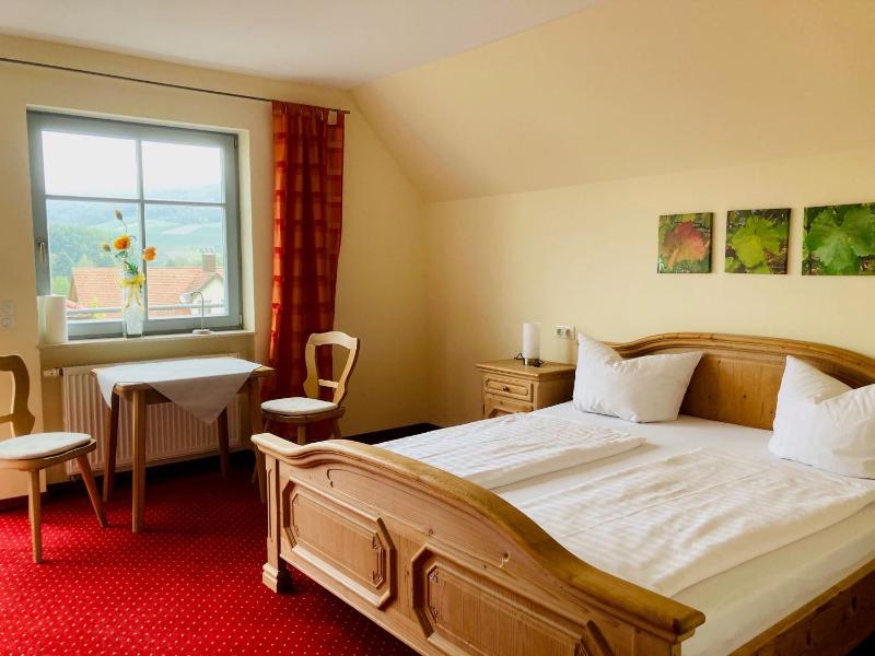Double Room image 3