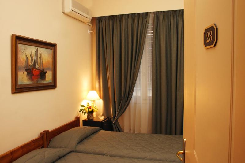 Double or Twin Room with External Bathroom image 1