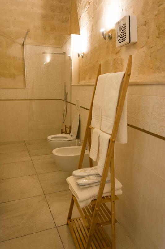 Suite with Spa Bath image 2