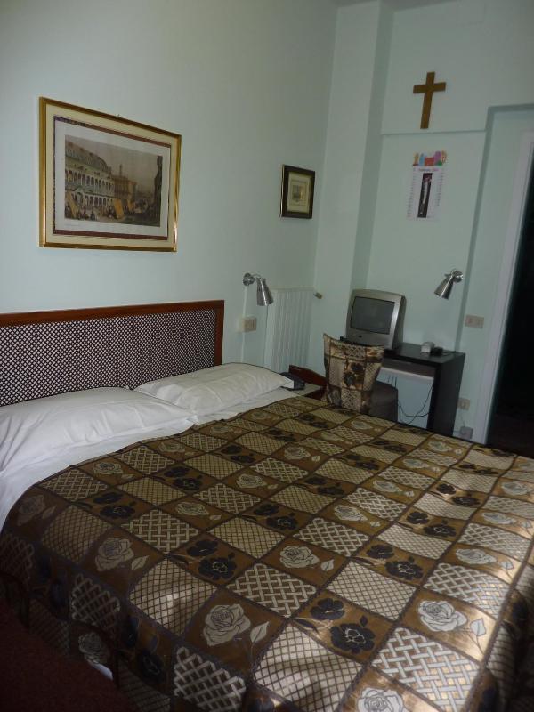 Double or Twin Room with Shared Bathroom image 3