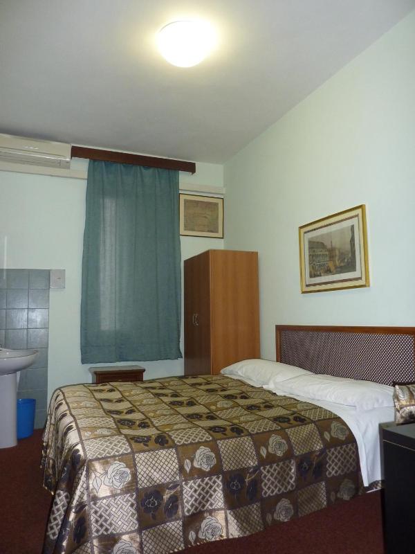 Double or Twin Room with Shared Bathroom image 2